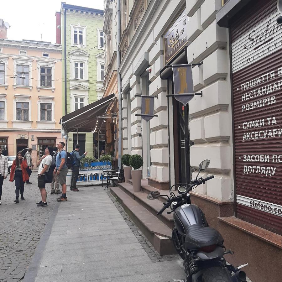 Простора І Вишукана Квартира В Самому Серці Львова Екстер'єр фото